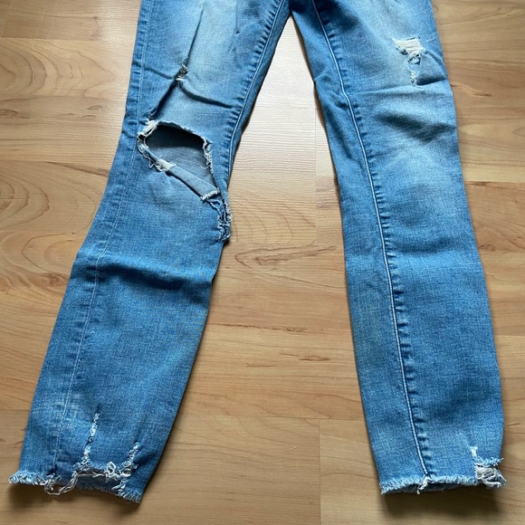 Abercrombie and Fitch Embroidered Flower Jeans - Picture 7 of 9